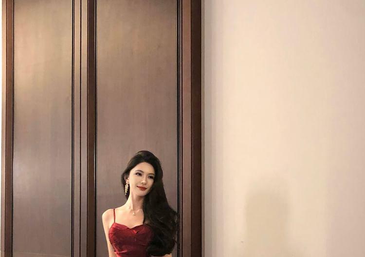 Spaghetti Strap V-Neck Plain Ruffle Panel Ruched Mermaid Evening Gown Product Image