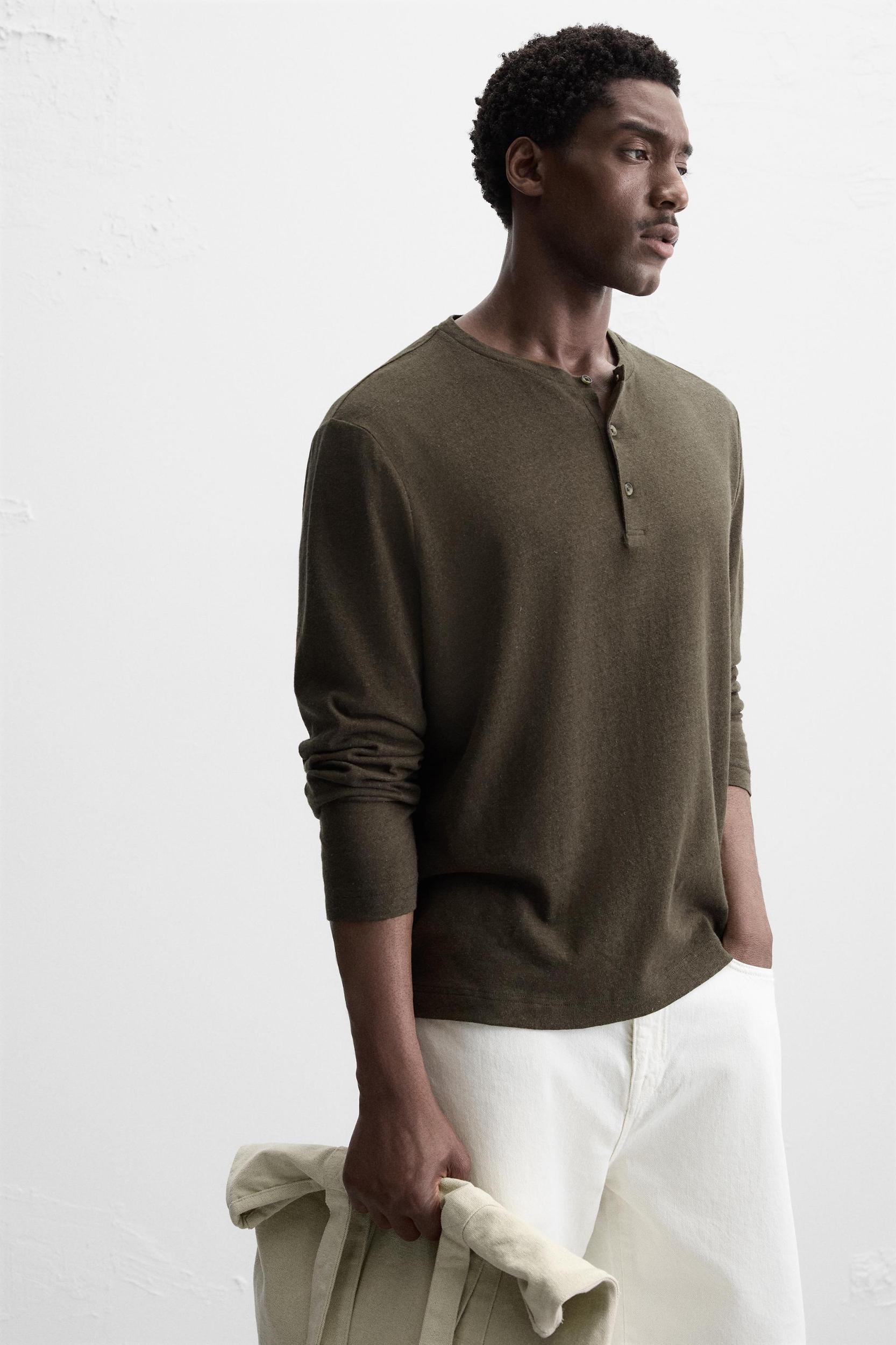 COTTON LINEN BLEND BUTTON NECK T-SHIRT Product Image