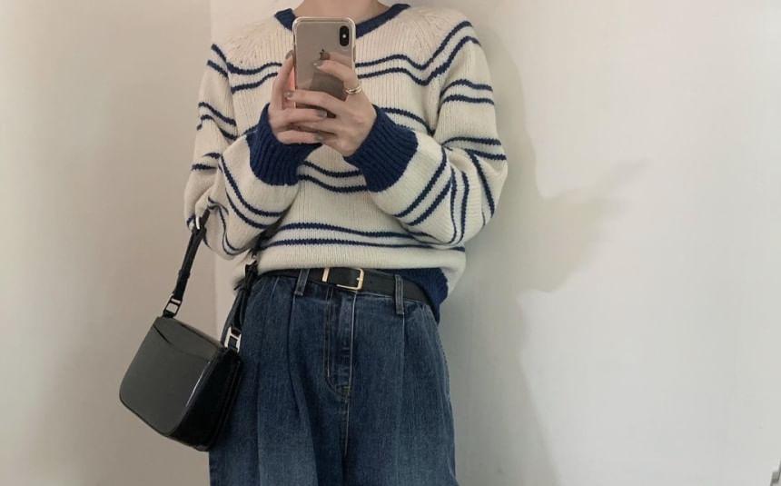 Long-Sleeve Round Neck Striped Sweater Product Image