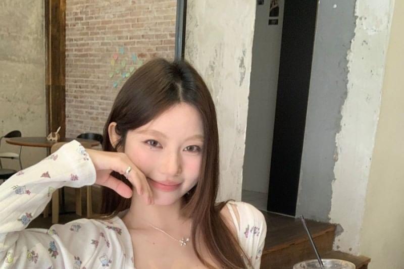 Set: Floral Print Bow Camisole Top + Round Neck Cardigan Product Image