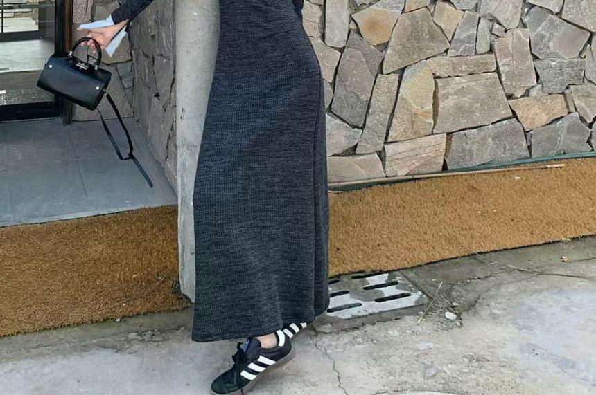 Long-Sleeve Round Neck Henley Two Tone Maxi A-Line Knit Dress Product Image