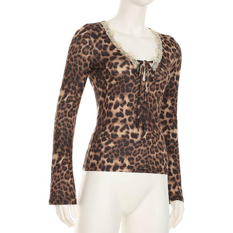 Long-Sleeve V-Neck Leopard Print Crop Top Product Image