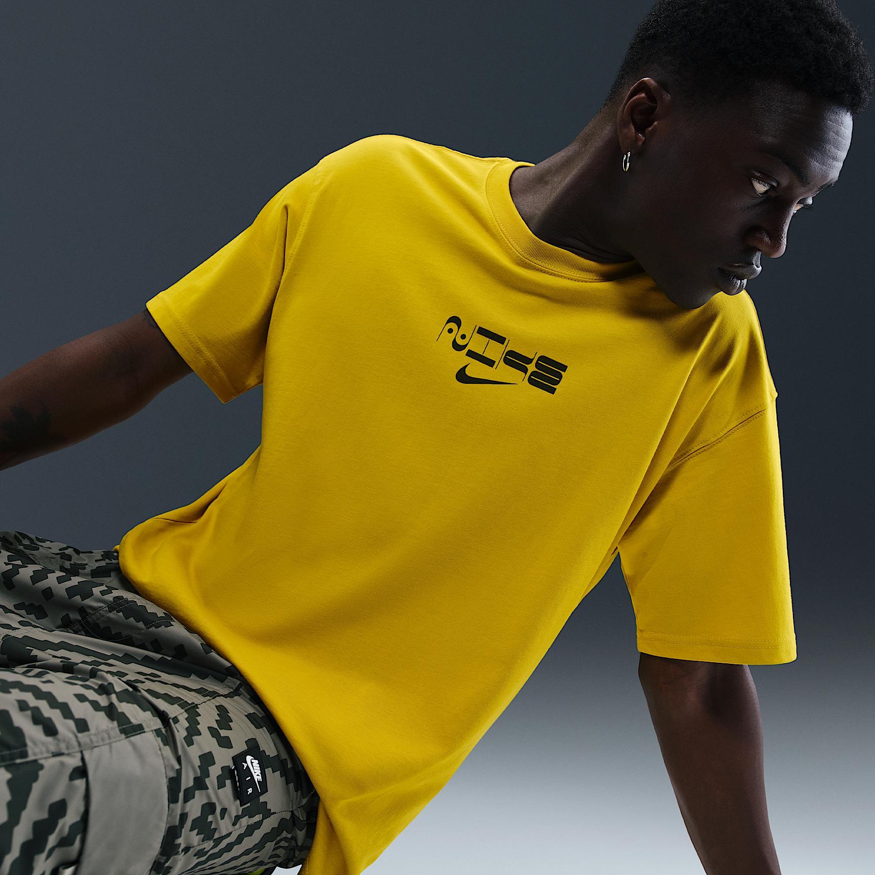 Nike Sportswear Men's Max90 T-Shirt Product Image
