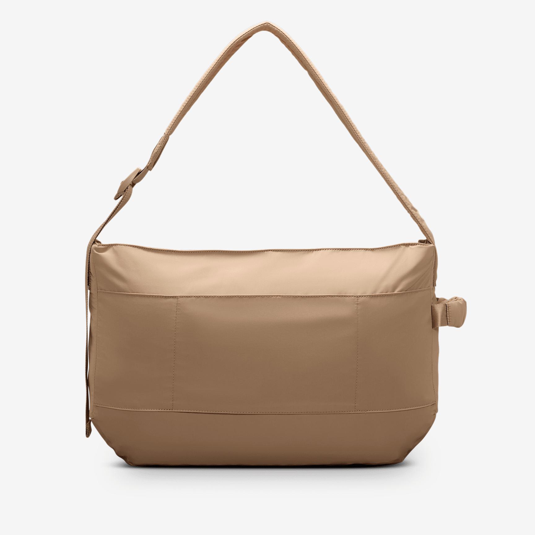 Nike One Tote Bag (25L) Product Image