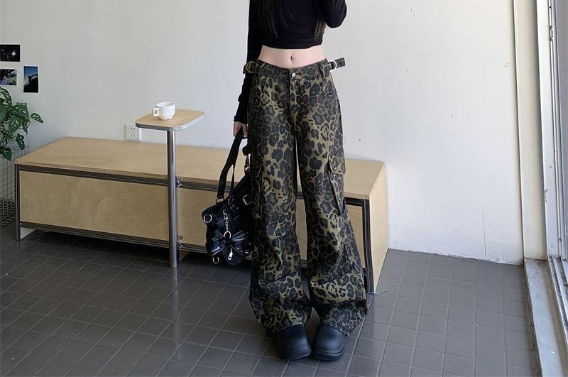 Low Waist Leopard Print Pocket Detail Wide Leg Jeans Product Image