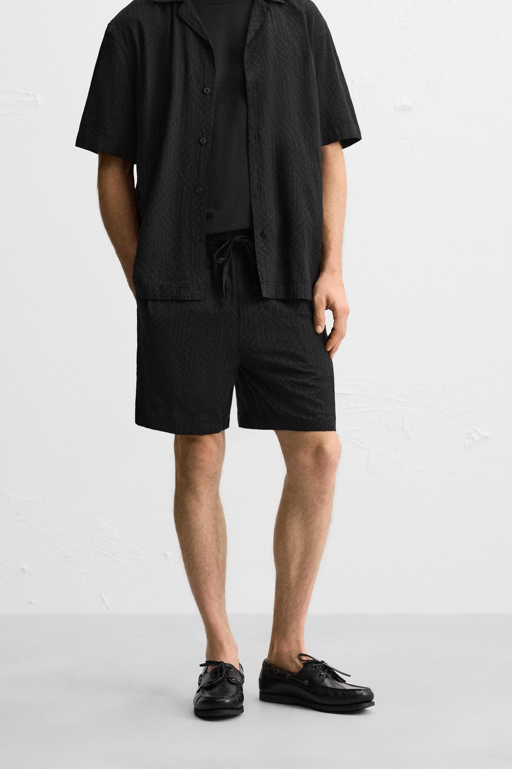 GEOMETRIC JACQUARD SHORTS Product Image