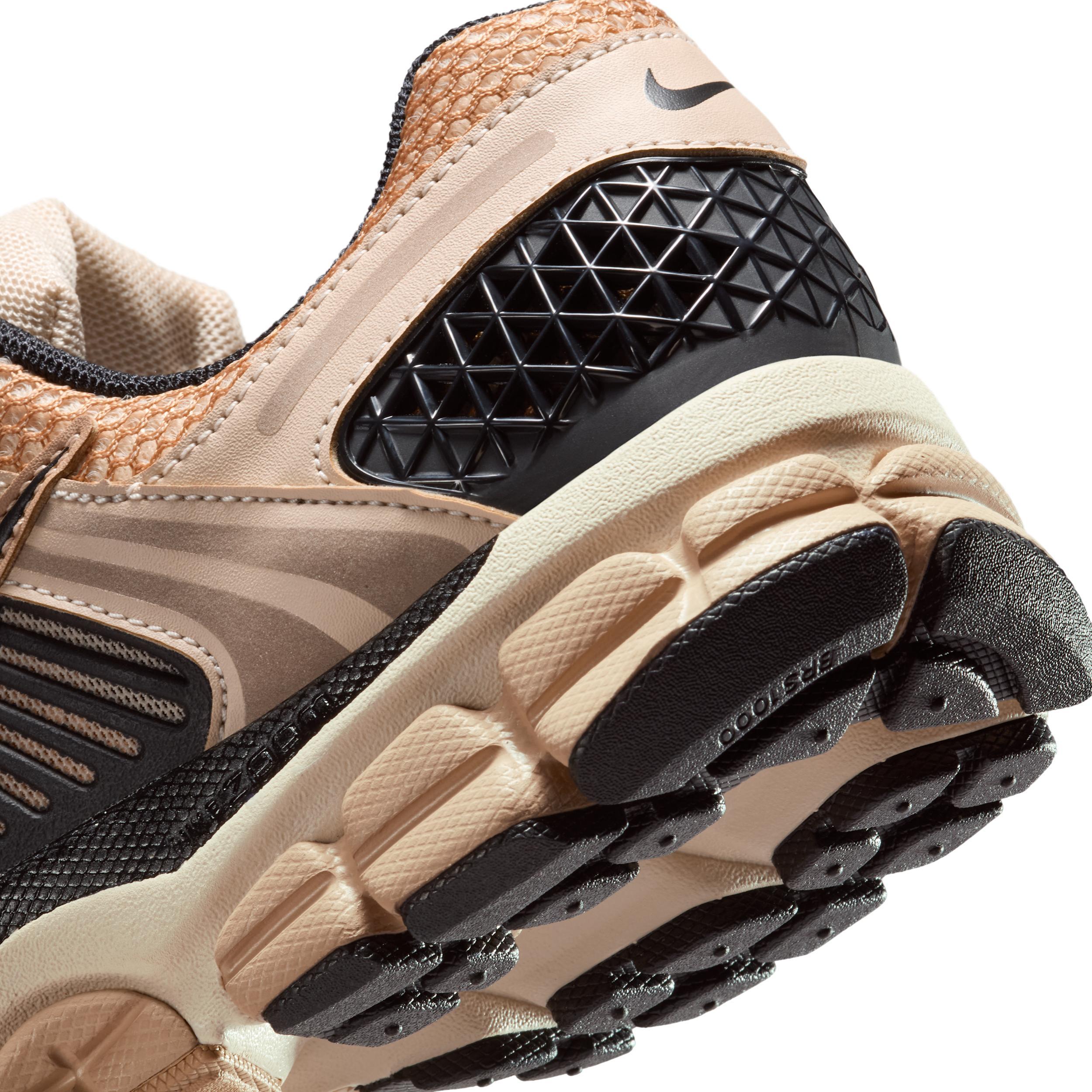 Nike Women's Zoom Vomero Shoes Product Image