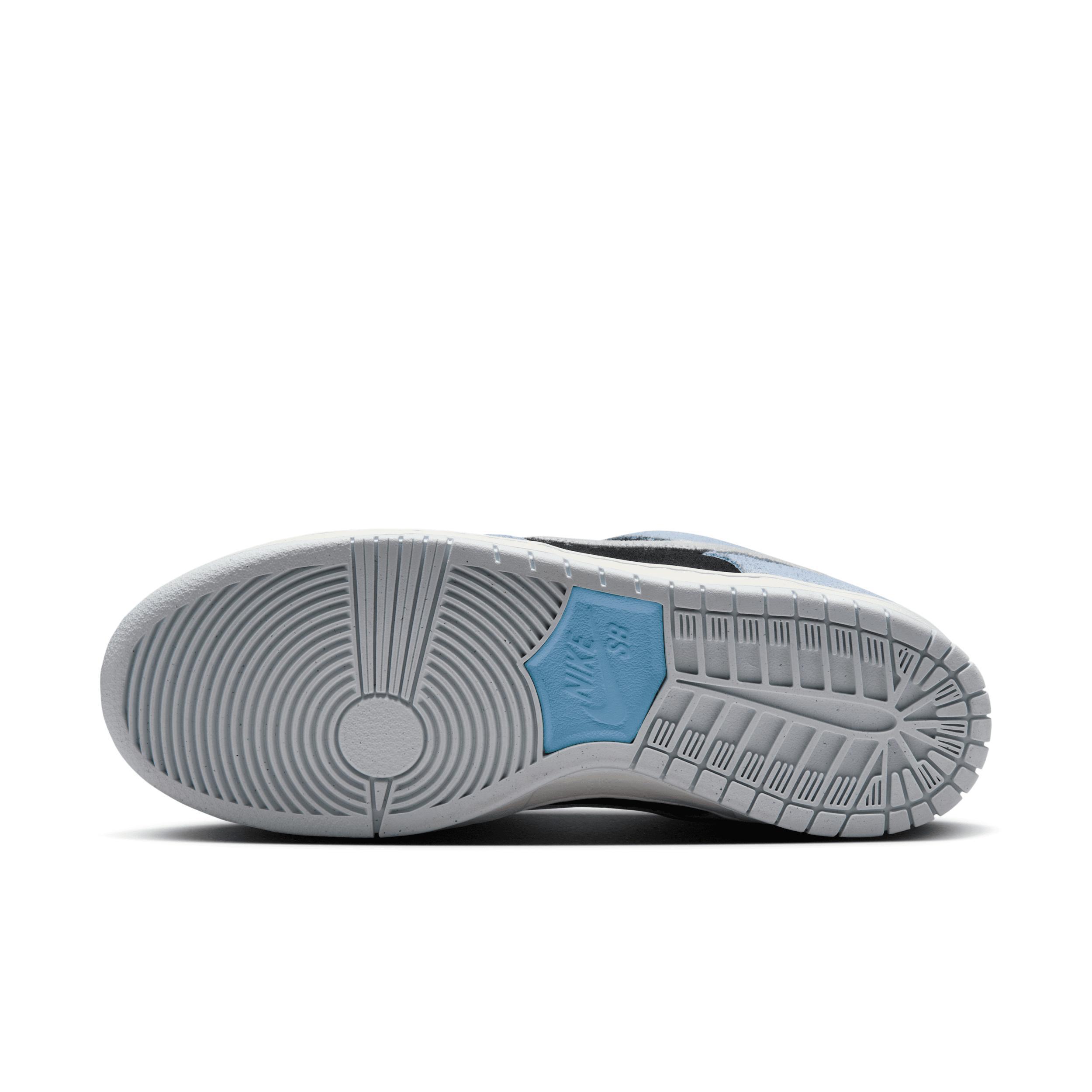 Men's Nike SB Dunk Low Pro Skate Shoes Product Image