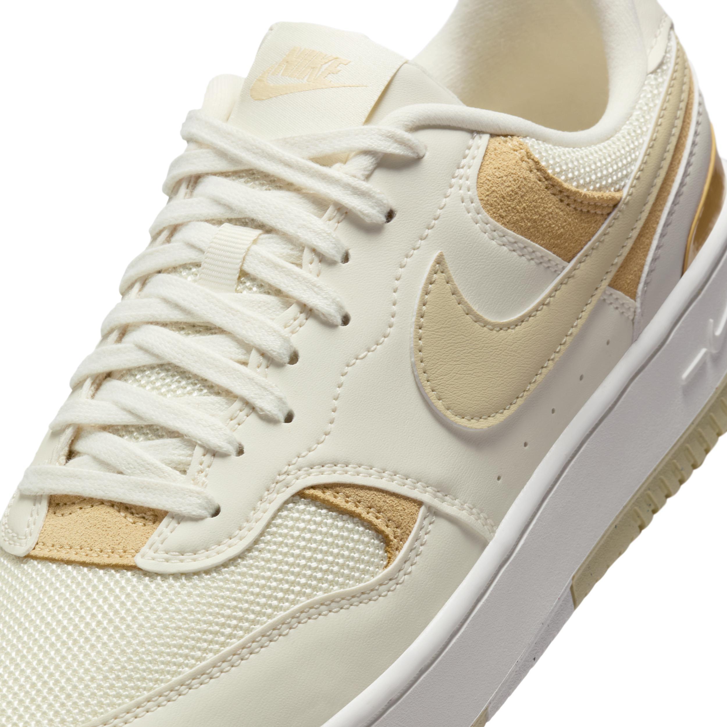 Nike Women's Gamma Force Shoes Product Image