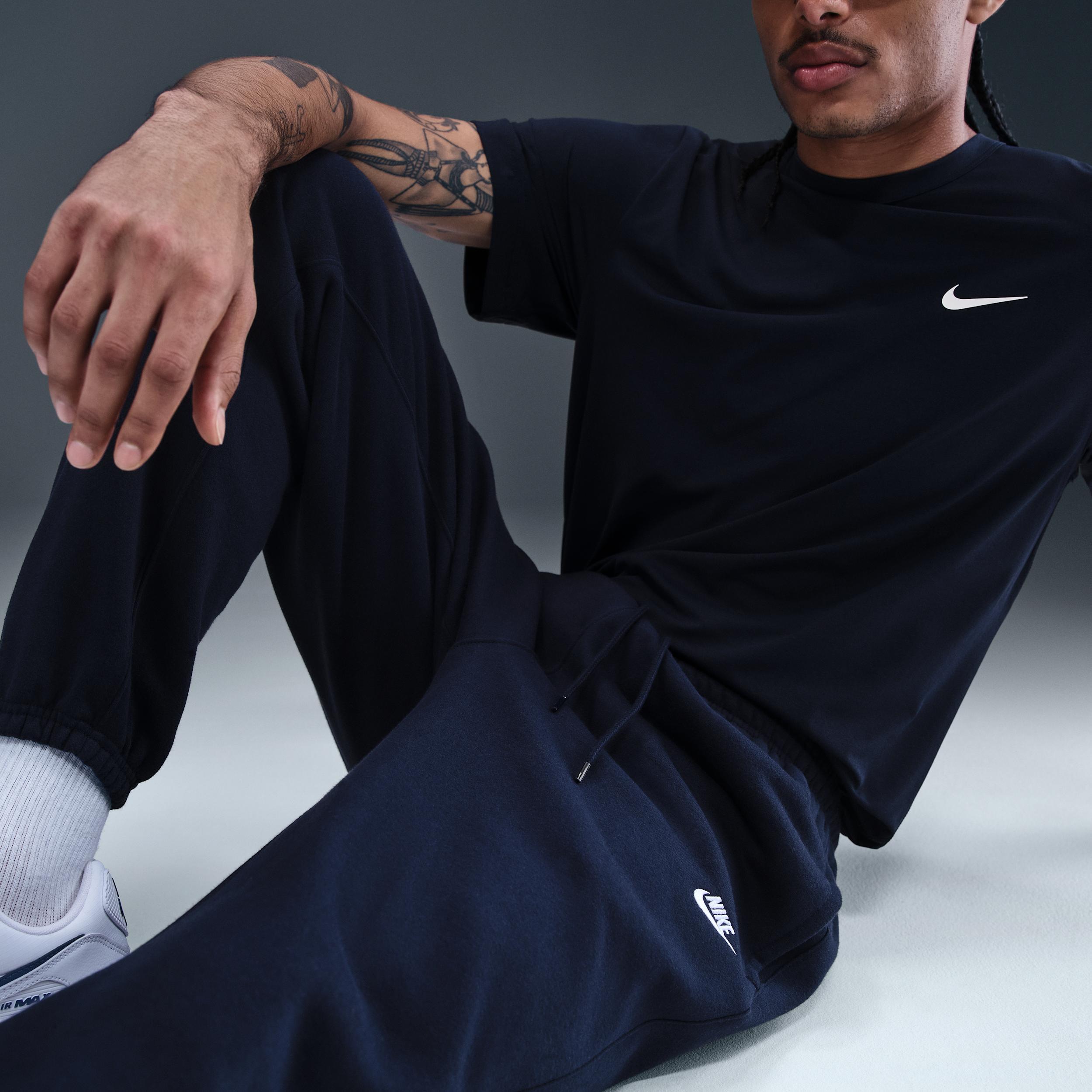 Nike Men's Club Cuffed Brushed Fleece Pants Product Image