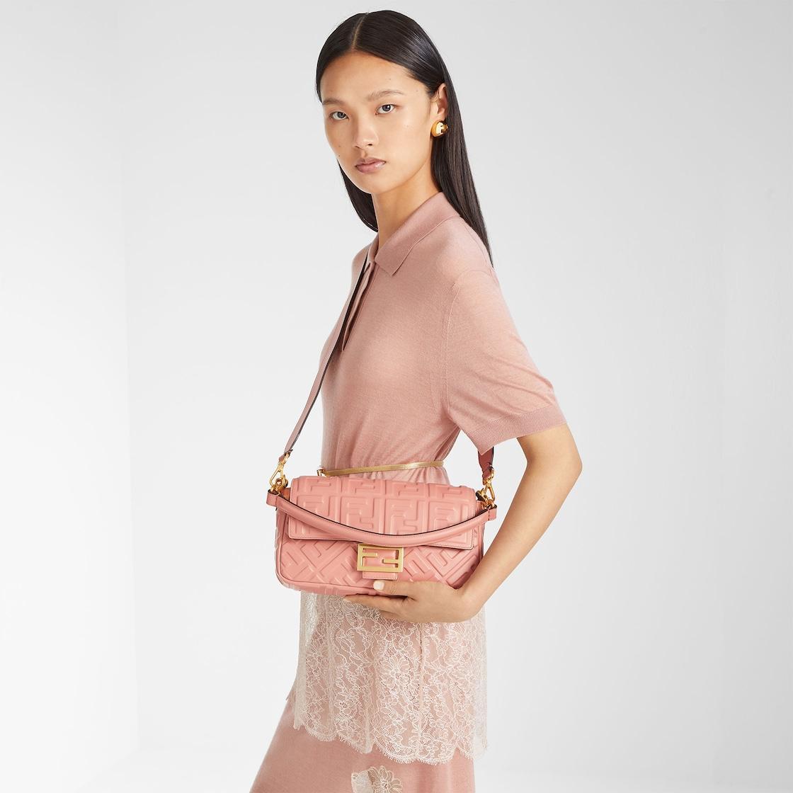 BaguettePink leather bag Product Image