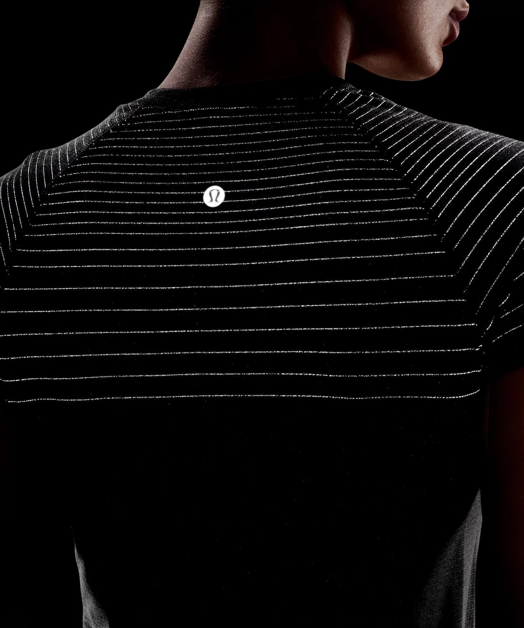 Swiftly Tech Short-Sleeve Shirt 2.0 Hip Length *Glow Stripe Product Image