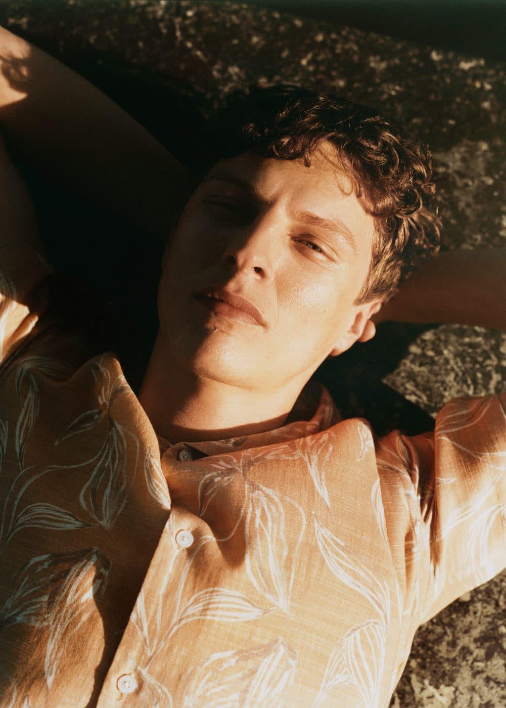 Printed fluid regular-fit shirt - Men | MANGO USA Product Image