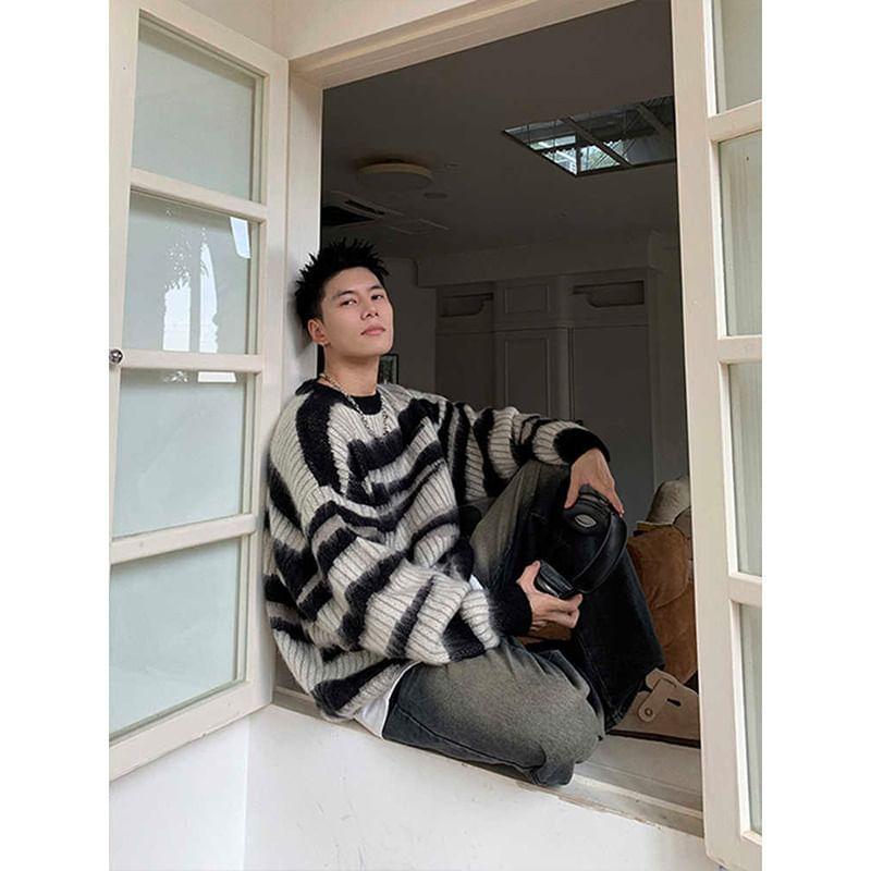 Crew Neck Zebra Print Sweater Product Image
