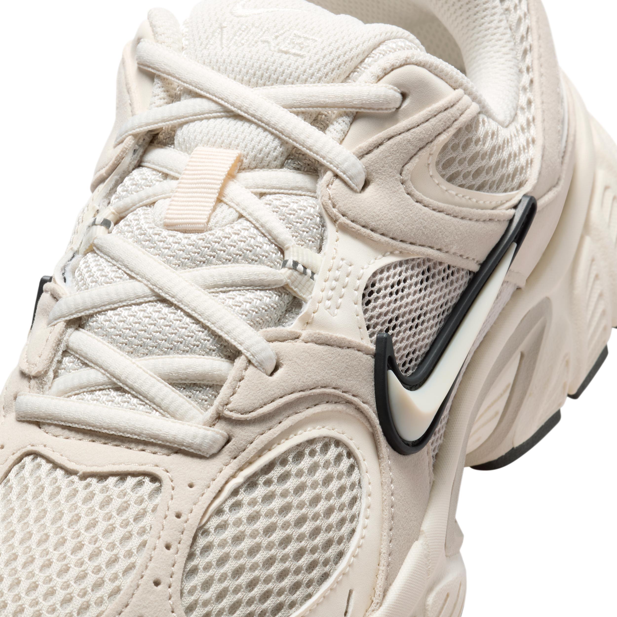 Nike Women's V5 RNR Shoes Product Image