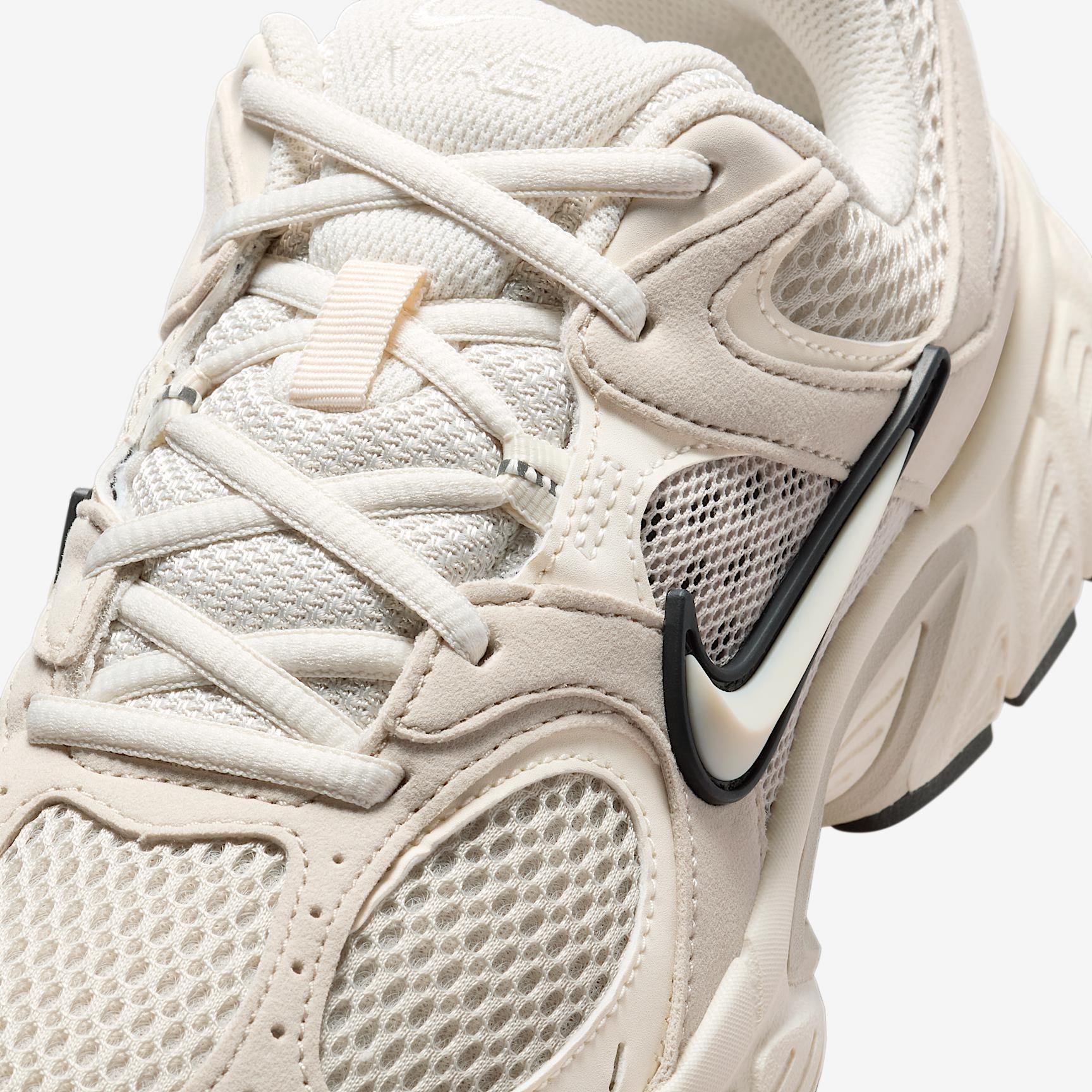 Nike Women's V5 RNR Shoes Product Image