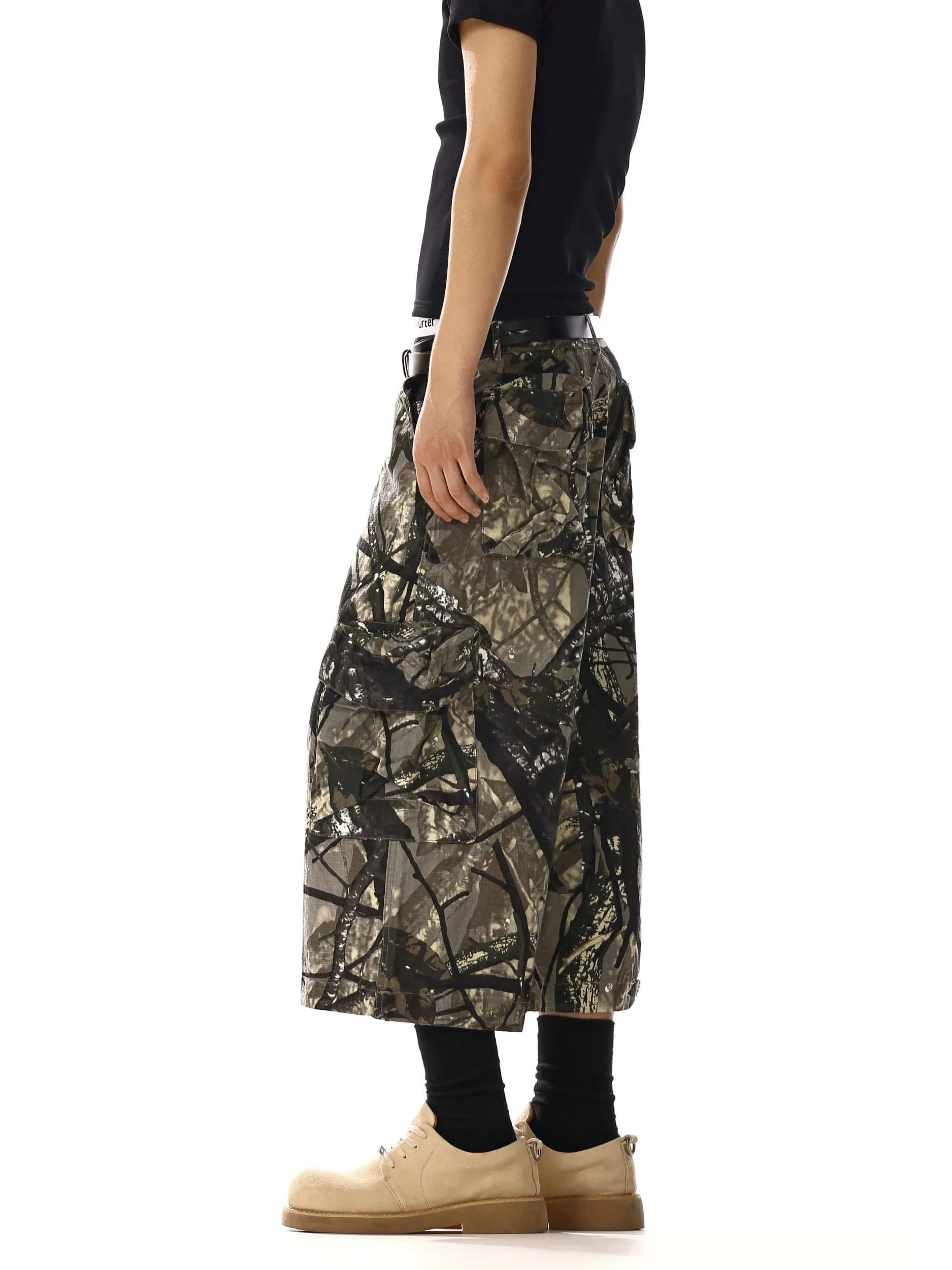 RT No. 18221 CAMO LONG SHORTS Product Image