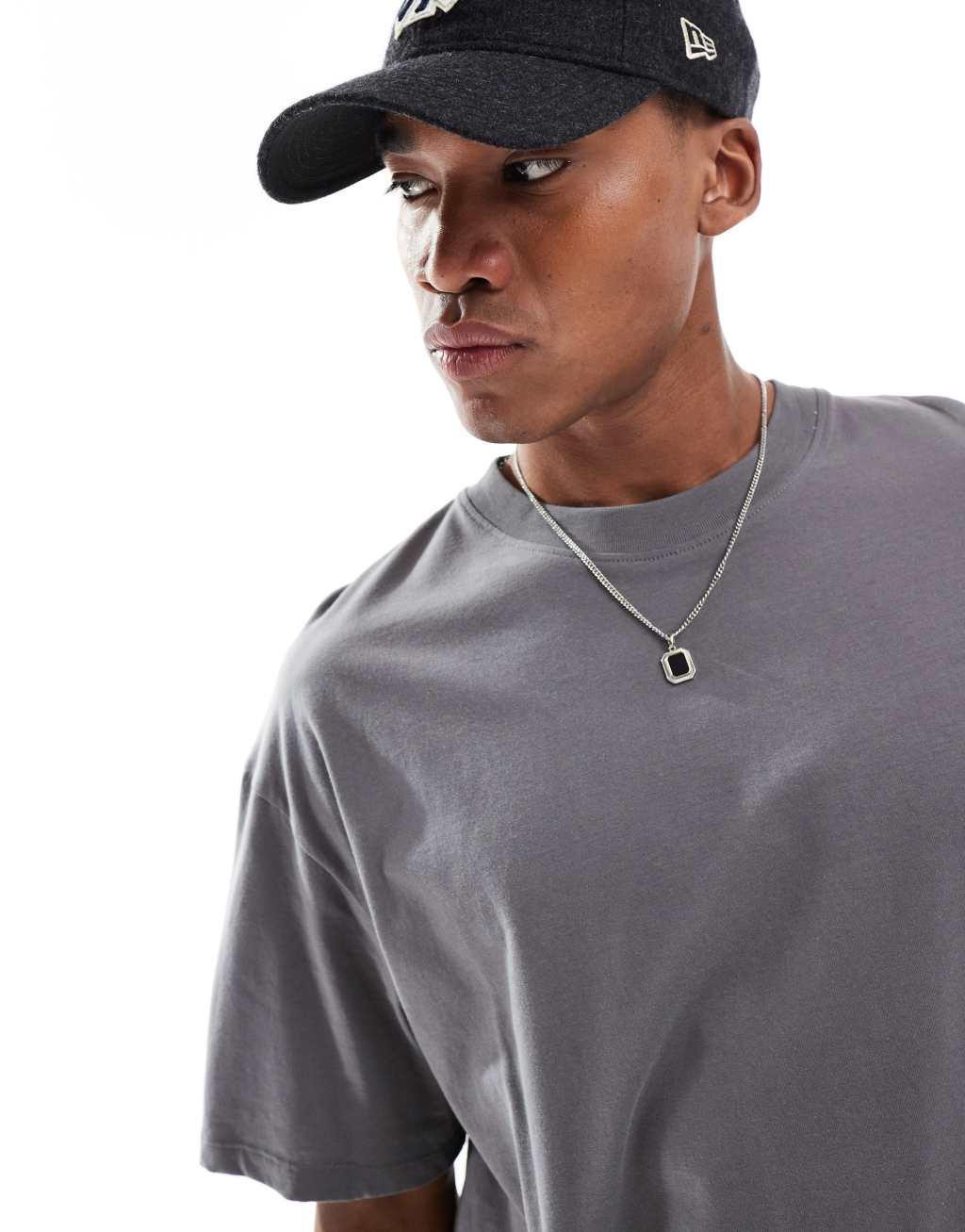 Jack & Jones oversized t-shirt in dark gray     Product Image