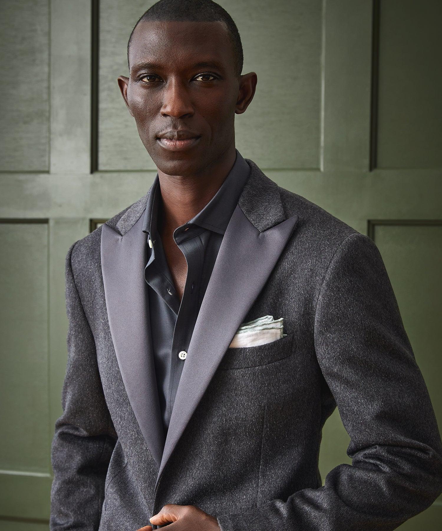 Merino Spread Collar Dress Shirt in Black Product Image