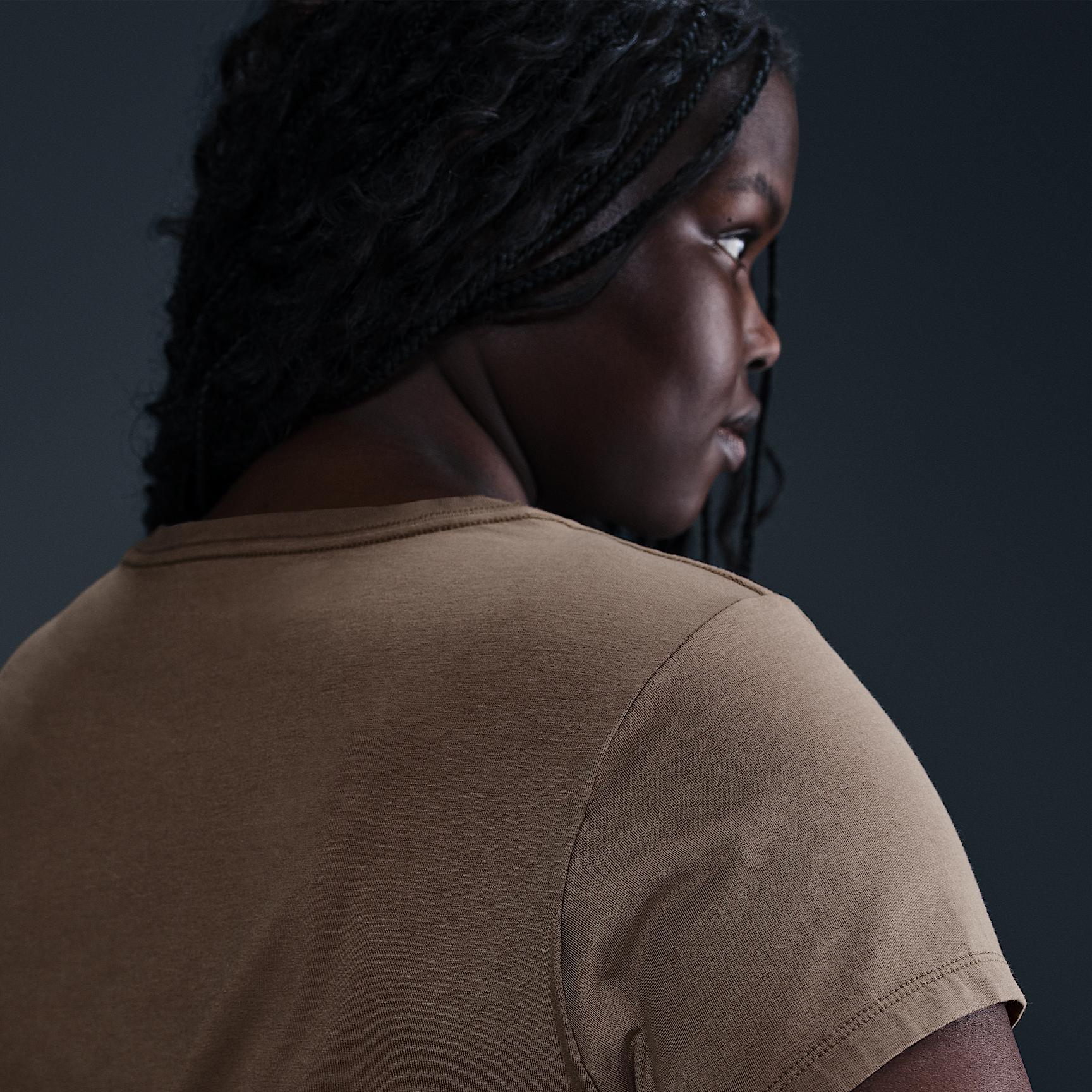 Nike Sportswear Chill Knit Women's Cropped T-Shirt (Plus Size) Product Image