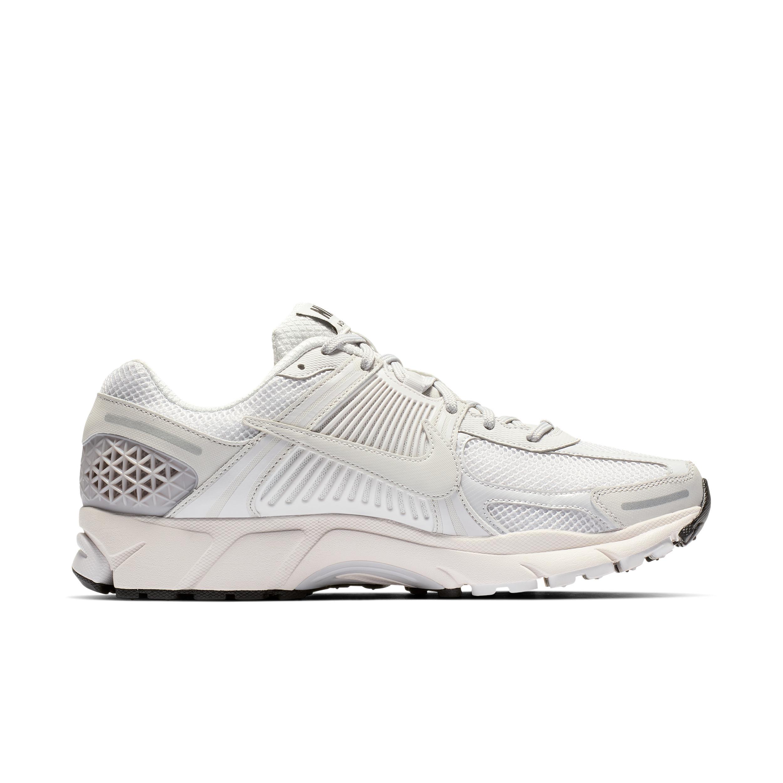 Nike Men's Zoom Vomero 5 Shoes Product Image
