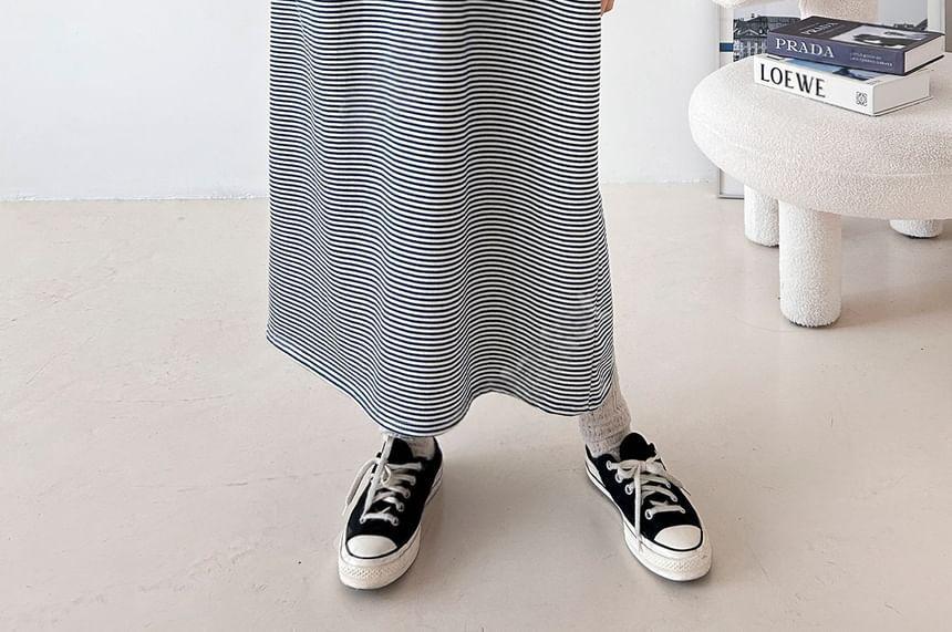 Long-Sleeve Striped Loose-Fit Midi Dress Product Image