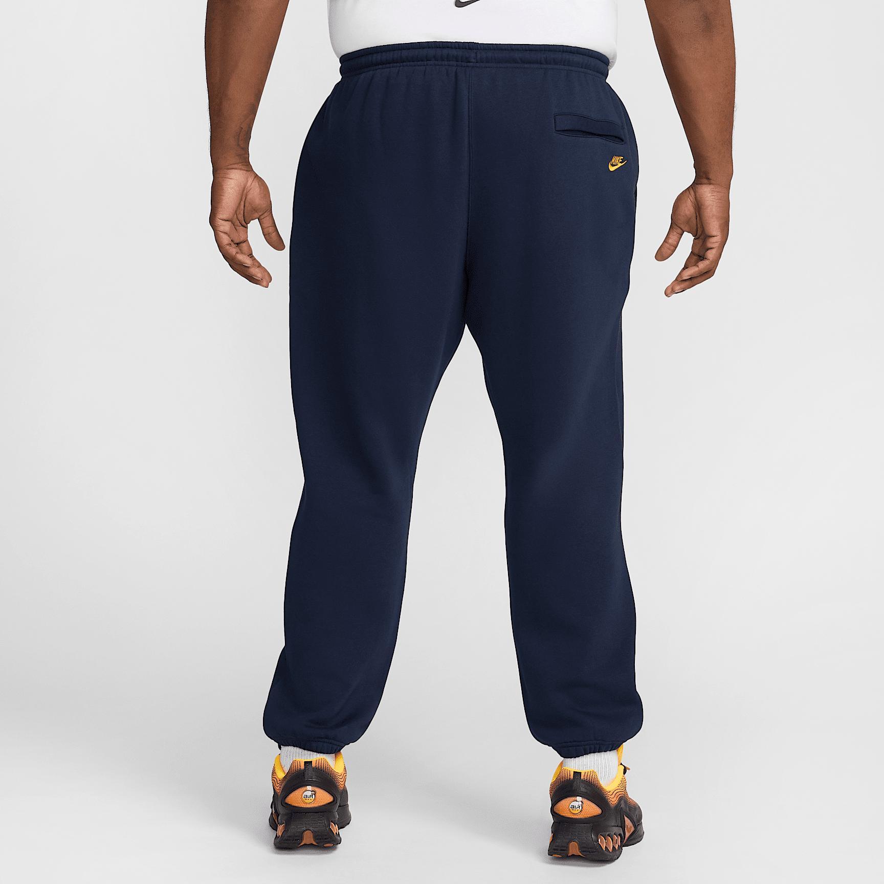Nike Club Men's Fleece Pants Product Image