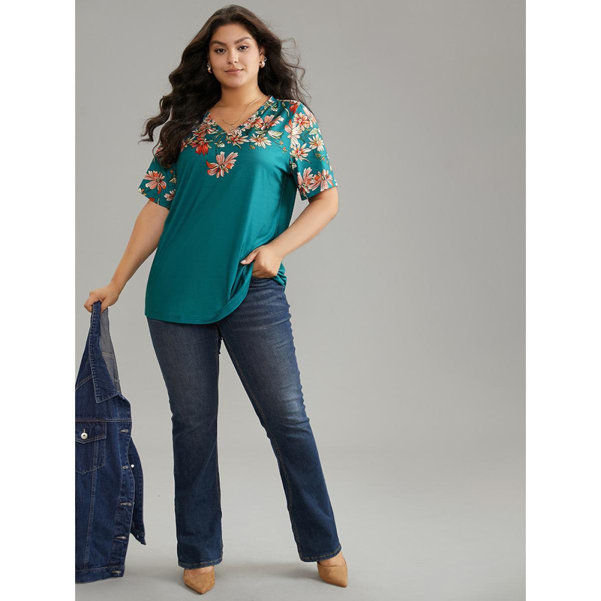 Plus Size Contrast Floral Print V Neck T-shirt Aegean Women Elegant Contrast Floral V-neck Dailywear T-shirts BloomChic 14-16/1X Product Image
