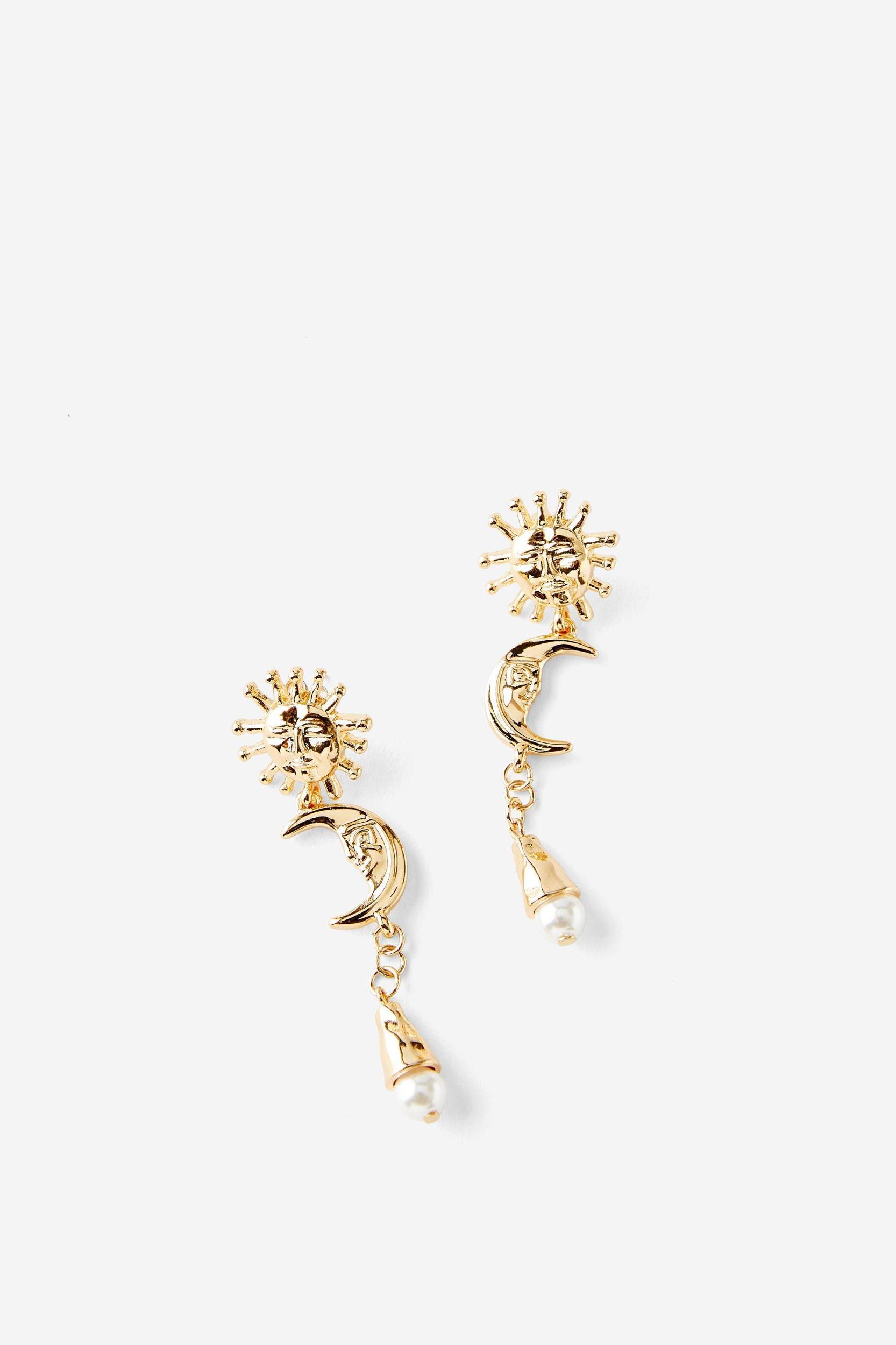 Mid Charm Earring Product Image