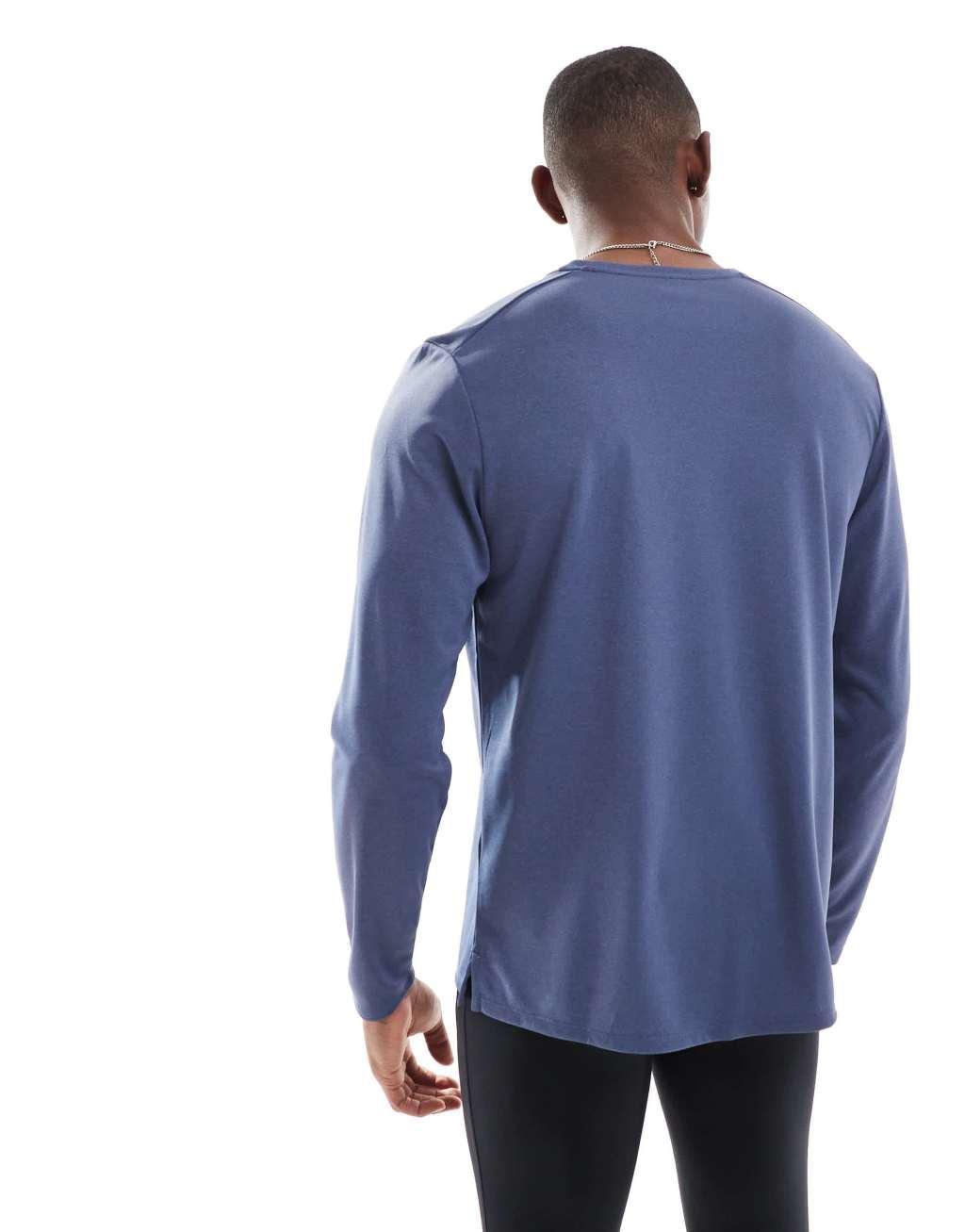 Nike Running Miler longsleeve T-shirt in dark blue Product Image