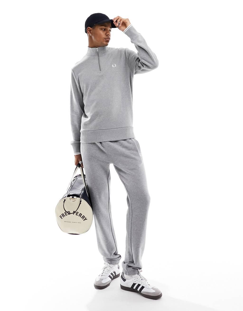 Fred Perry loopback sweatpants in gray Product Image