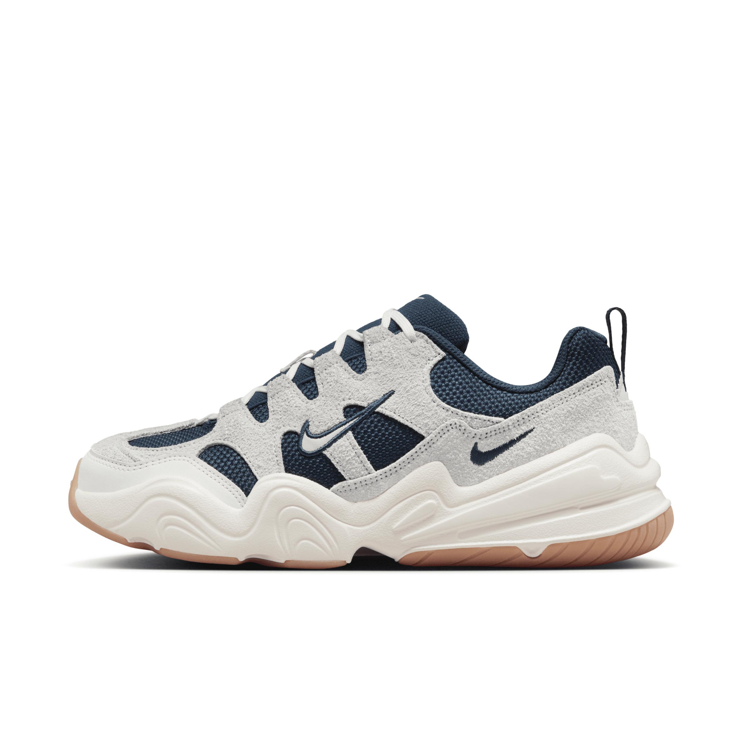 Nike Womens Tech Hera Casual Shoes Product Image