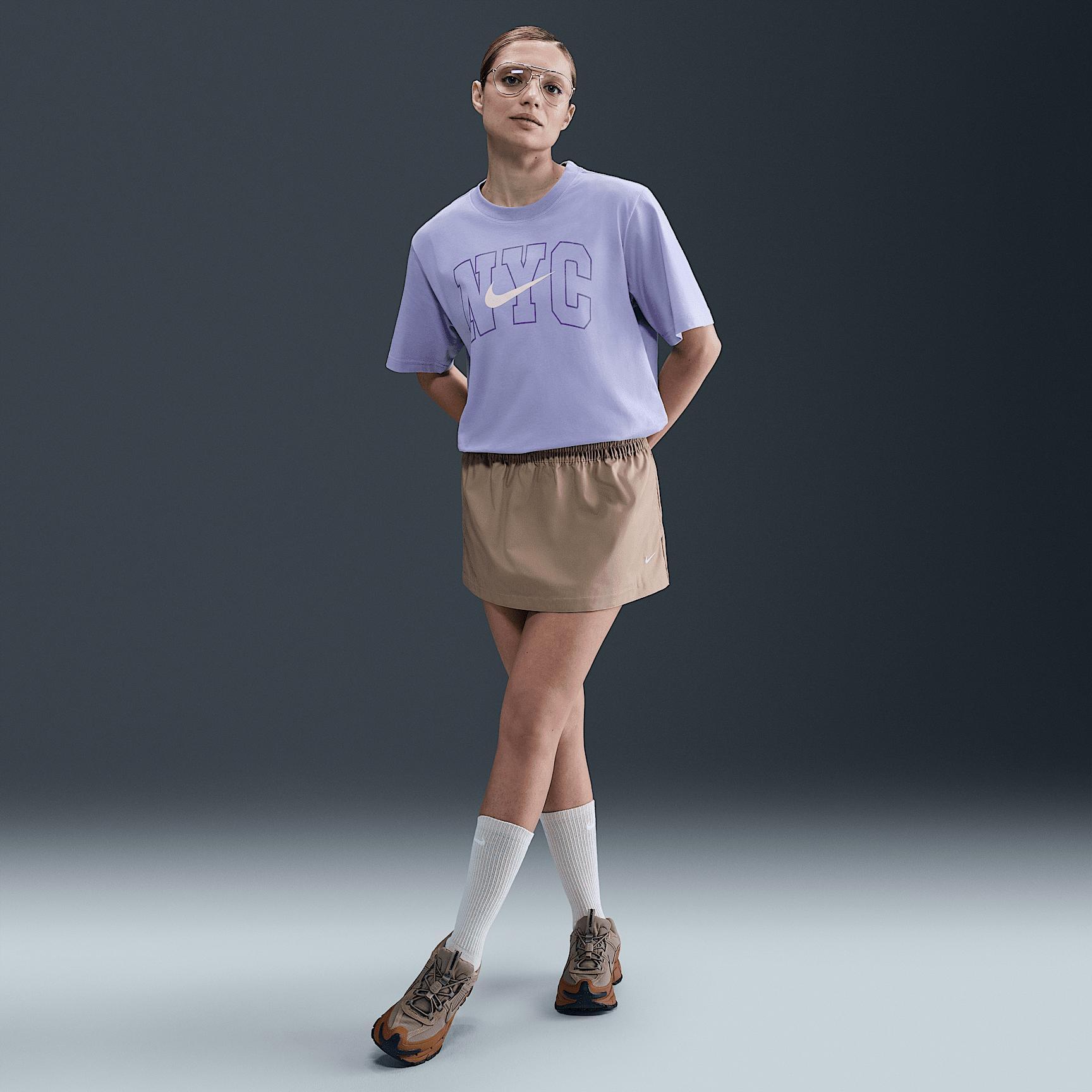 Nike Sportswear Essential Women's Graphic T-Shirt Product Image
