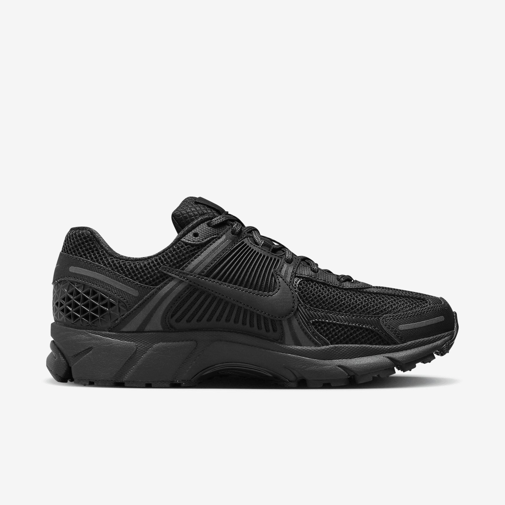 Nike Men's Zoom Vomero 5 Shoes Product Image