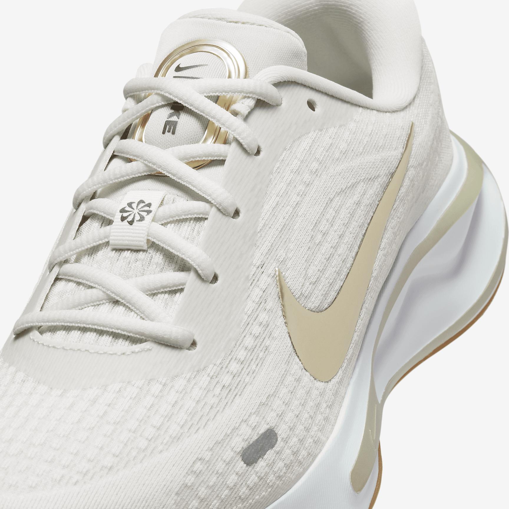 Nike Women's Journey Run Road Running Shoes Product Image