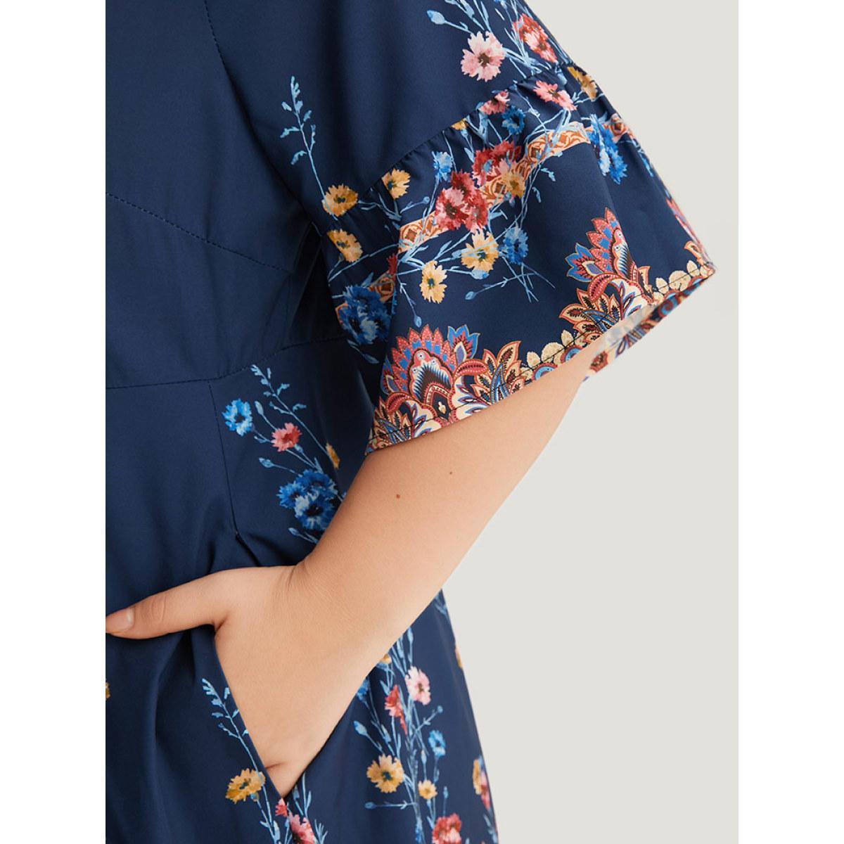 Plus Size Star & Bandana Print Notched Ruffle Dress DarkBlue Women Vacation Gathered Notched collar Half Sleeve Curvy Midi Dress BloomChic 14-16/1X Product Image