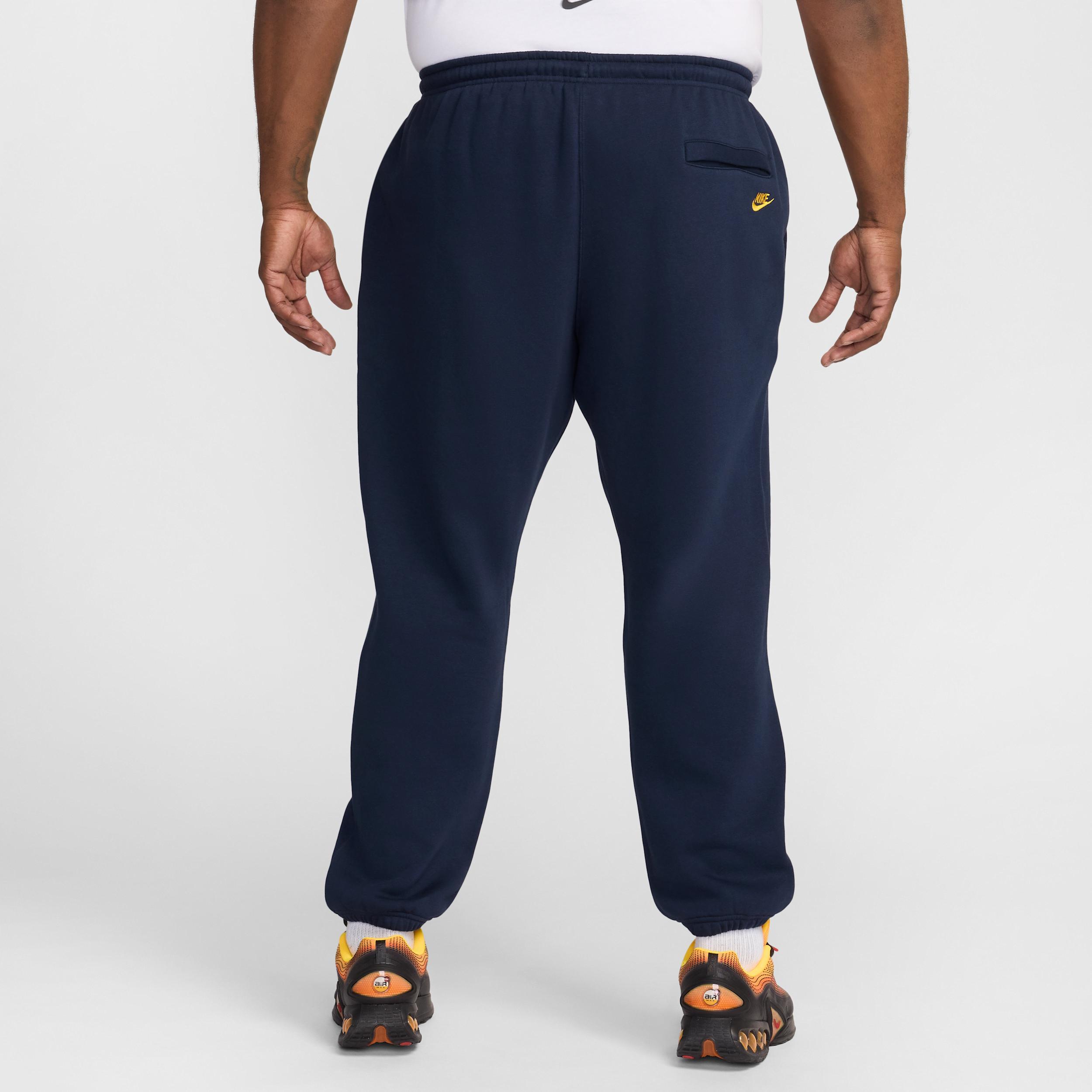 Nike Club Men's Fleece Pants Product Image