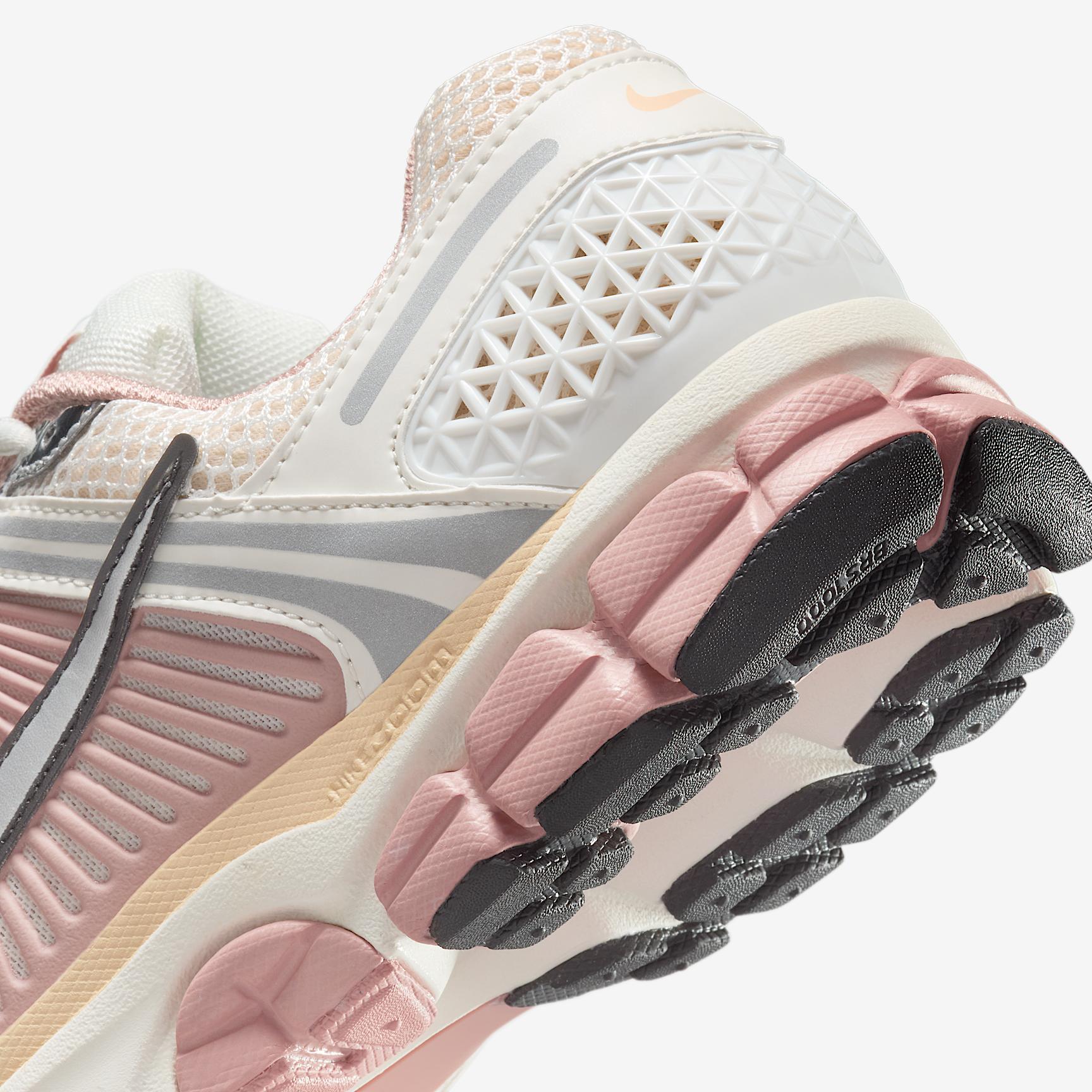 Nike Women's Zoom Vomero Shoes Product Image
