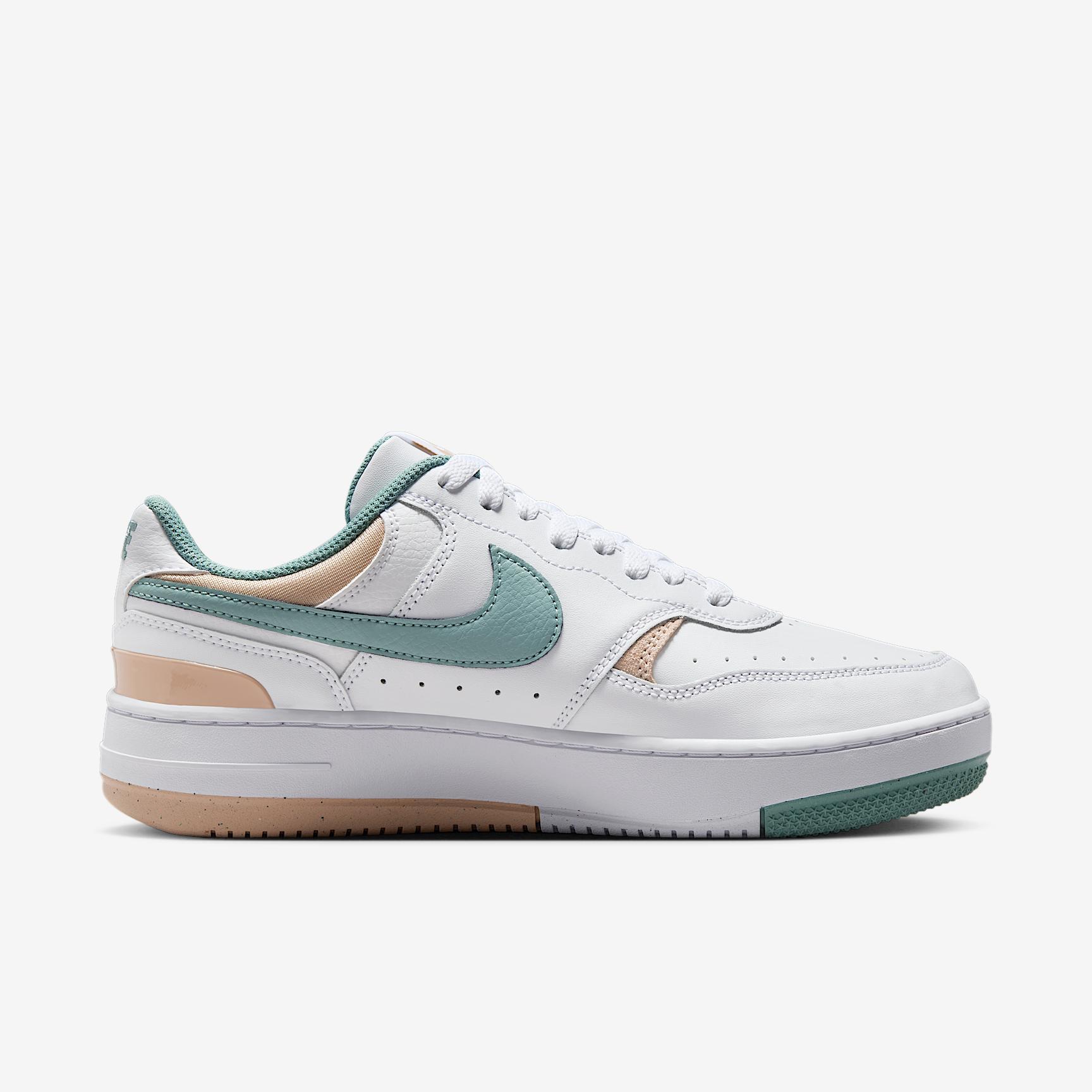 Nike Women's Gamma Force Shoes Product Image
