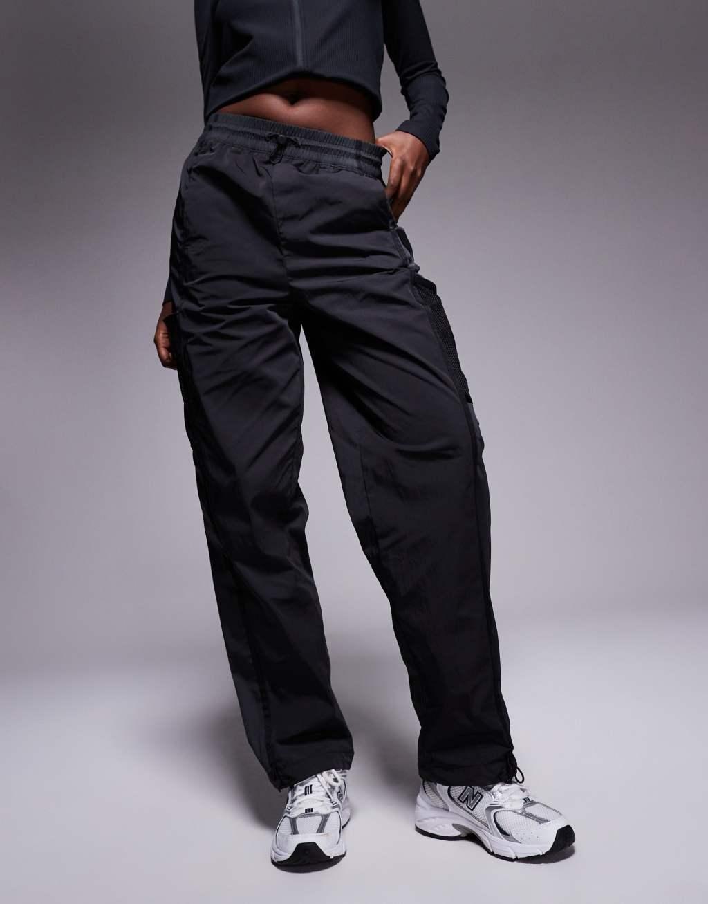 The North Face 2000 Mountain LT Wind track pants in black Product Image