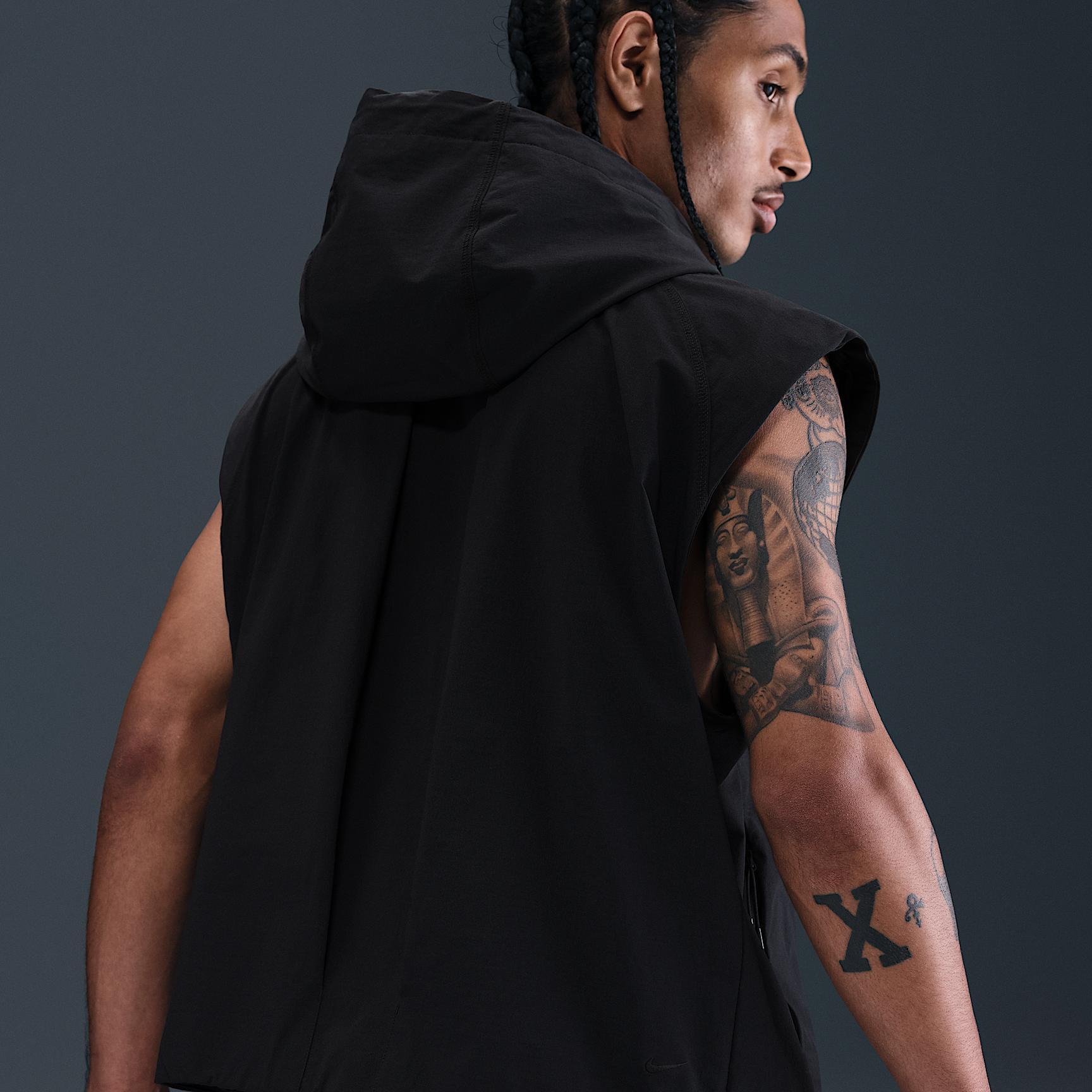 Nike Men's Tech Dri-FIT Woven Windrunner Vest Product Image