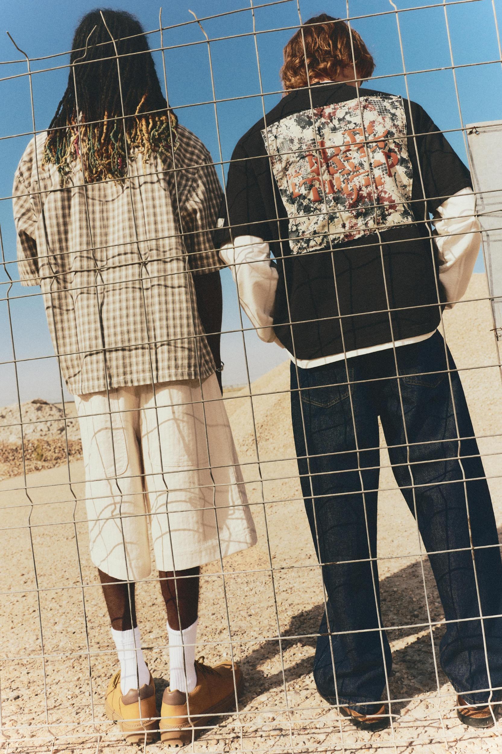 Short sleeve sweatshirt with patch Product Image