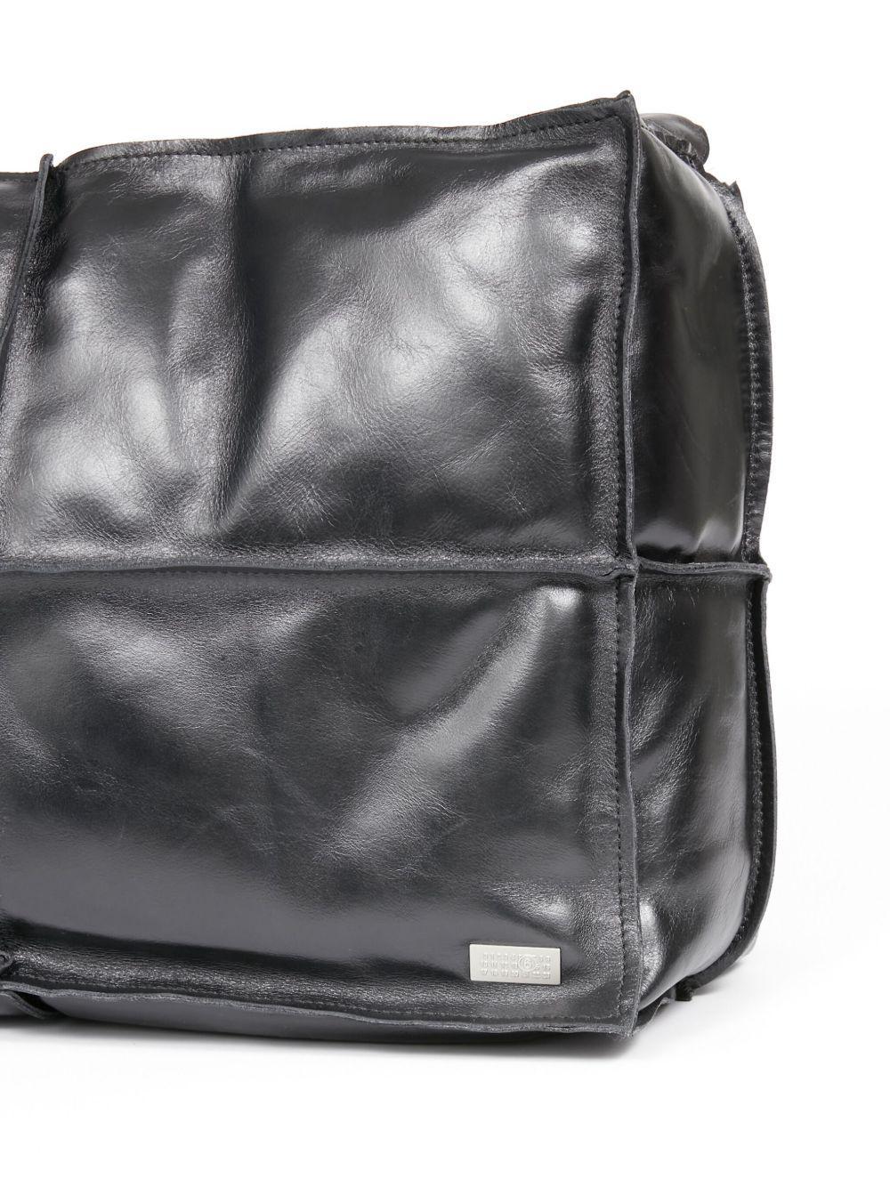 logo-plaque leather shoulder bag Product Image