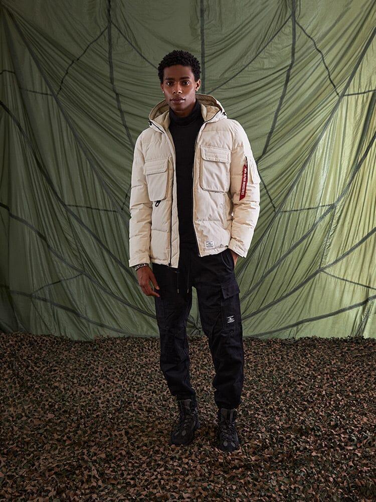 HOODED PUFFER JACKET (SEASONAL) Product Image