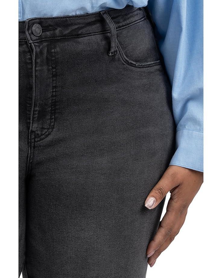 Plus Size Grieta Short Sleeve T-Shirt Product Image