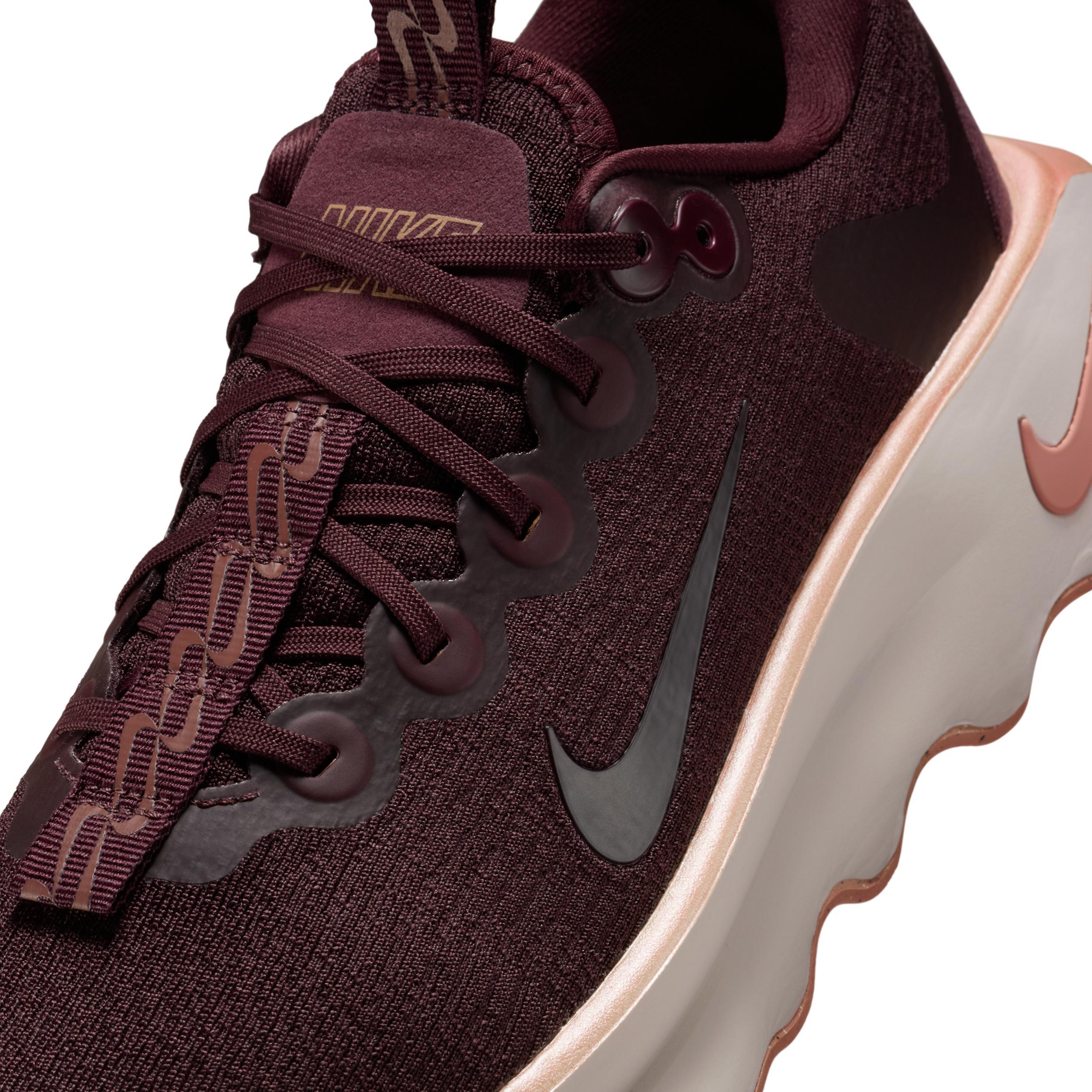 Nike Women's Motiva Walking Shoes Product Image