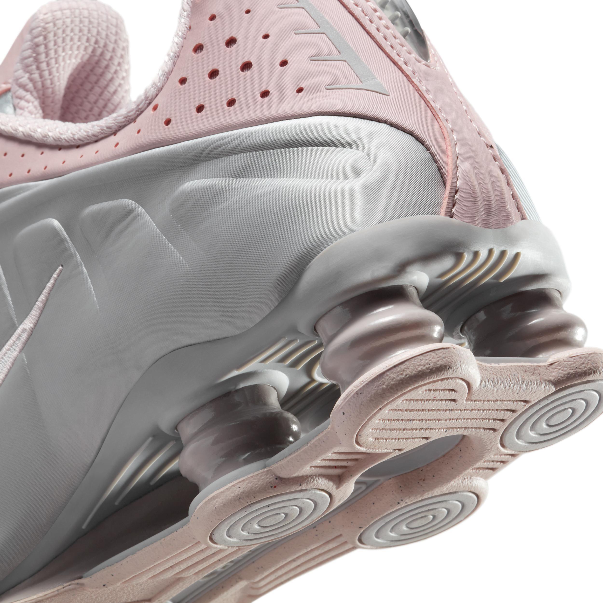 Nike Women's Shox R4 Shoes Product Image