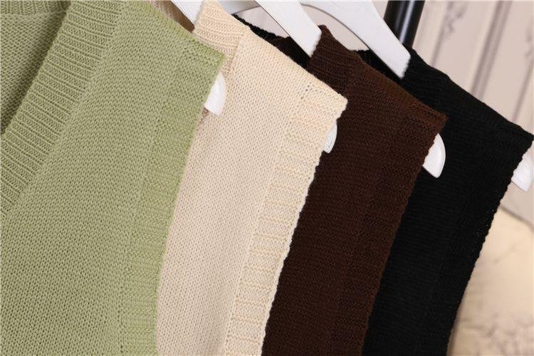 Cropped V-Neck Sweater Vest Product Image