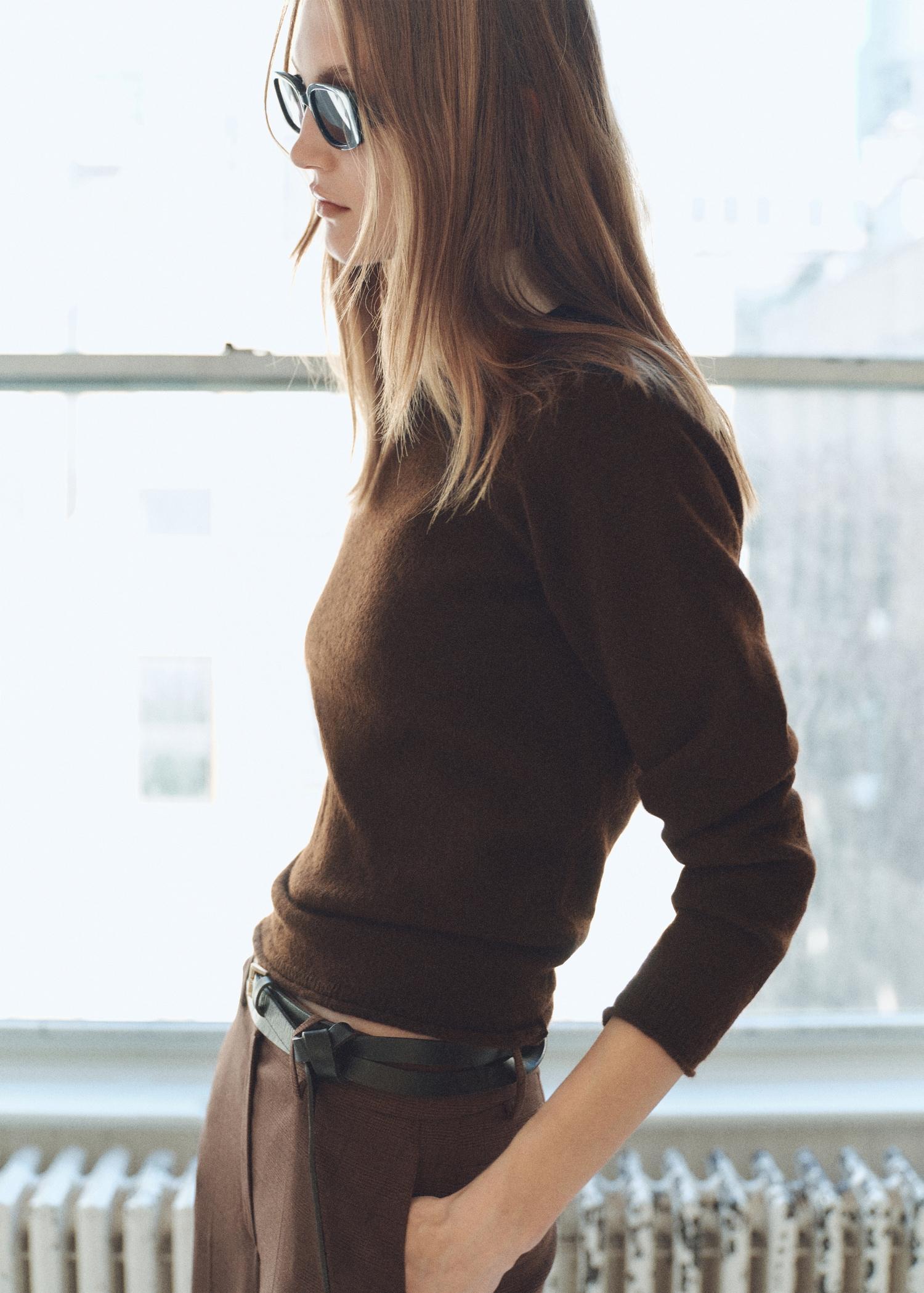 Round-neck knitted sweater - Women | MANGO USA Product Image