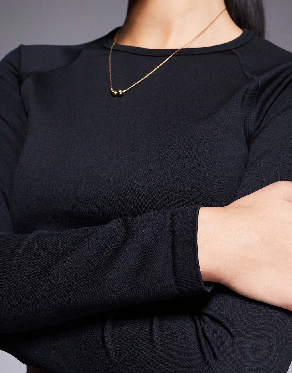 4505 seamless cropped long sleeve top in black  Product Image
